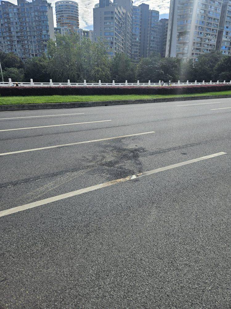 成都发生一起严重交通事故<strong></p>
<p>抹茶交易所杠杆代币</strong>,上游新闻实地探访:燃烧留下的印记仍在