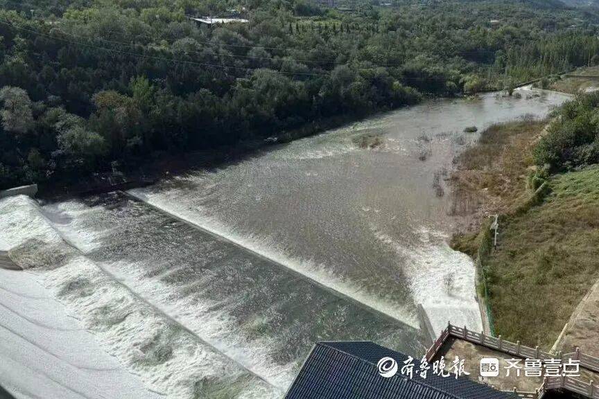 “鱼多得数不过来<strong></p>
<p>抹茶交易所哪个最好</strong>,一网子下去能捞好几条”济南锦绣川水库开闸放水,大量鲢鱼被冲出,工作人员:禁止捕捞!