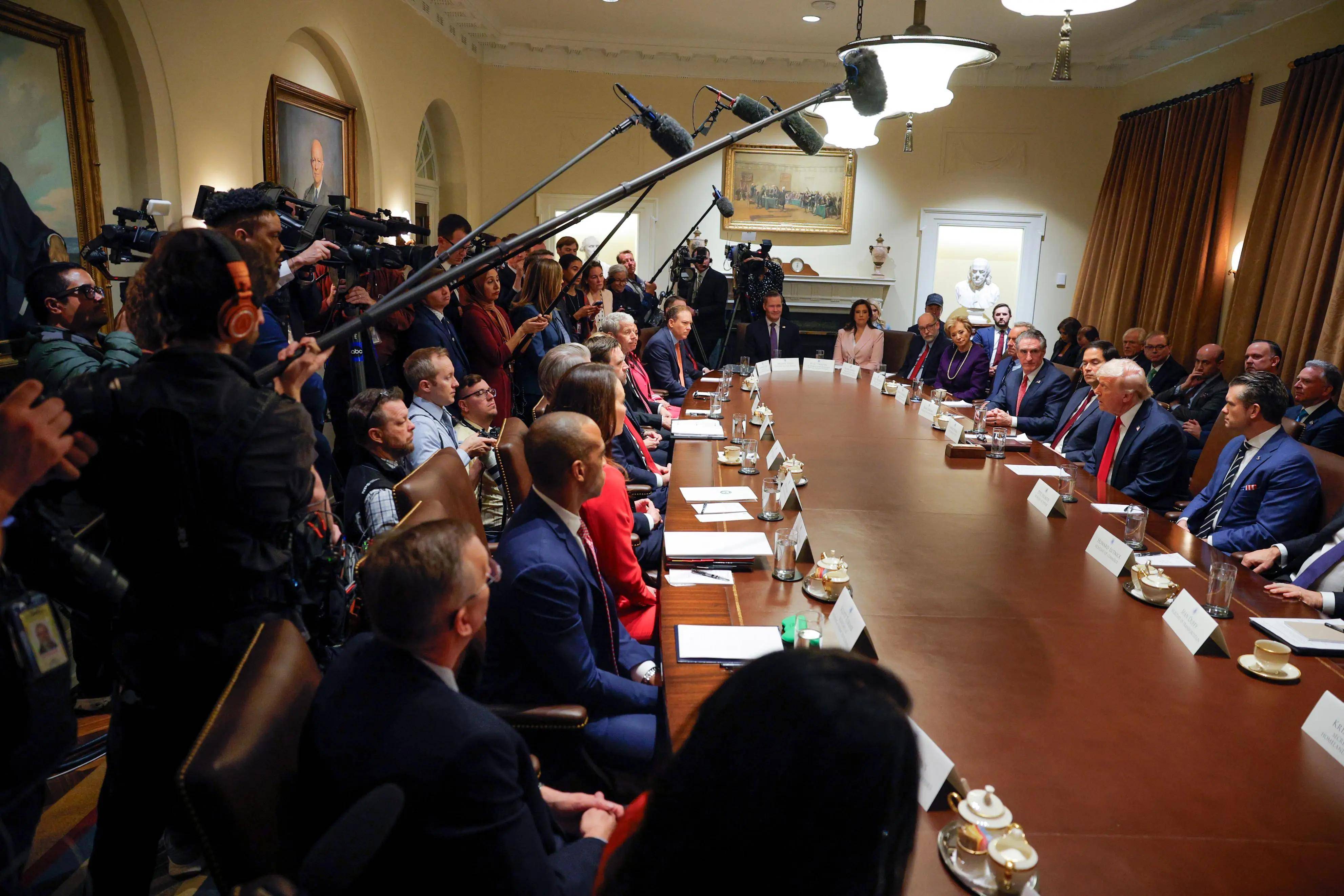 零时零分<strong></p>
<p>国内三大交易所</strong>，中方反制准时开始，美财长通知中国，100%关税可以撤回