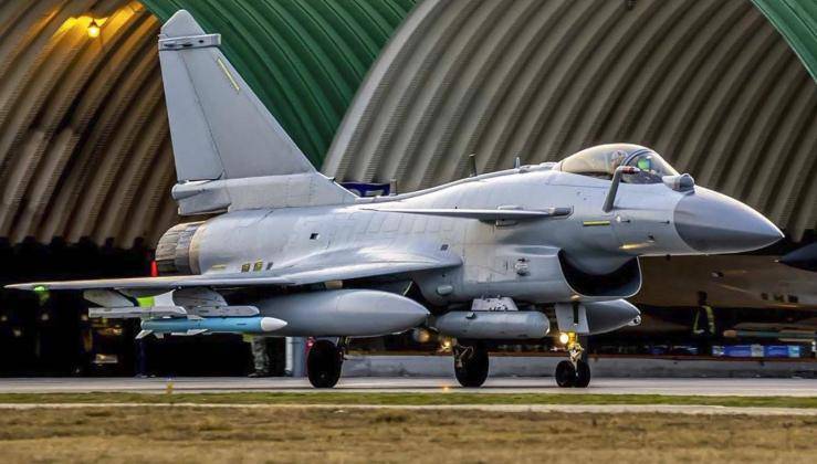 怕被歼10抢单了?美媒:暂停八年后<strong></p>
<p>国内三大交易所</strong>,法国紧急向埃及交付阵风战机