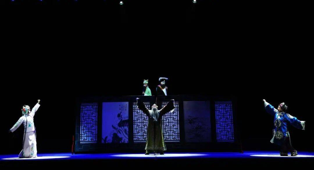 展现云南传统戏曲魅力<strong></p>
<p>国内三大交易所</strong>!玉溪作品《先生好茶》亮相全国舞台