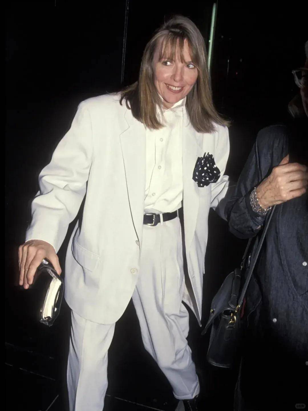 79岁奥斯卡影后离世<strong></p>
<p>海外版下载链接</strong>,她是男神收割机,松弛中性风穿搭鼻祖