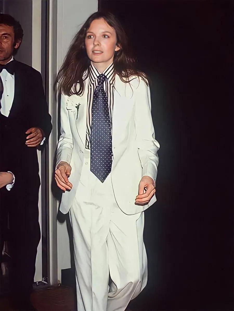 79岁奥斯卡影后离世<strong></p>
<p>海外版下载链接</strong>,她是男神收割机,松弛中性风穿搭鼻祖