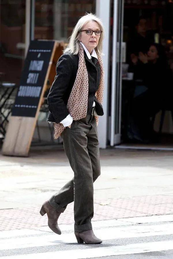 79岁奥斯卡影后离世<strong></p>
<p>海外版下载链接</strong>,她是男神收割机,松弛中性风穿搭鼻祖