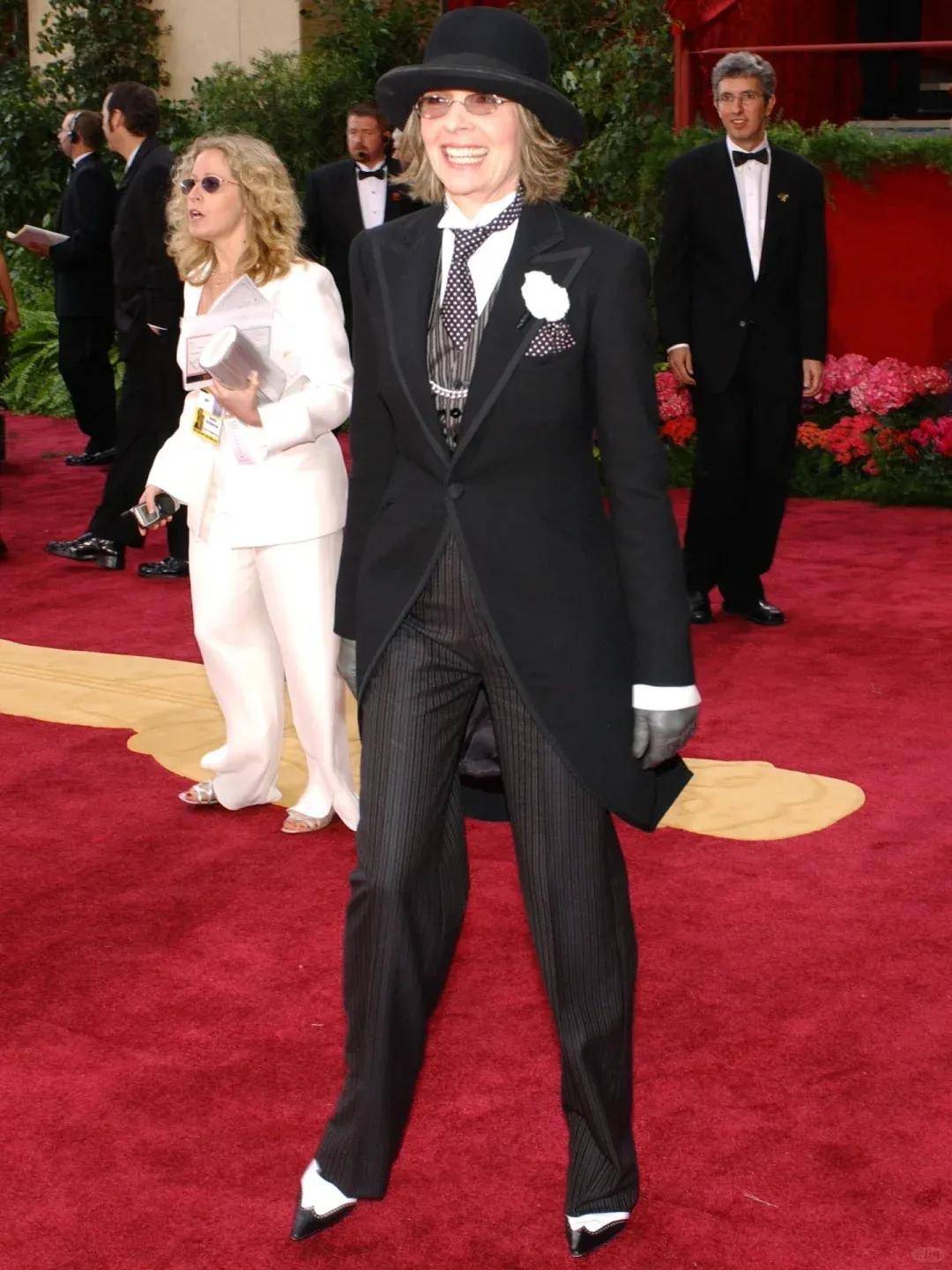 79岁奥斯卡影后离世<strong></p>
<p>海外版下载链接</strong>,她是男神收割机,松弛中性风穿搭鼻祖