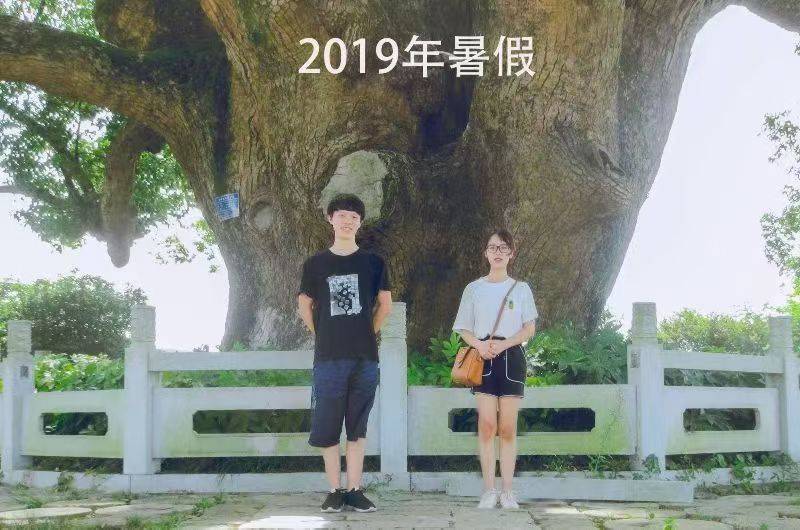 岳阳情侣连续9年在家乡千年古樟树下合影<strong></p>
<p>抹茶交易所怎么转成人民币</strong>，今年国庆终修正果：希望爱情像古树一样长久