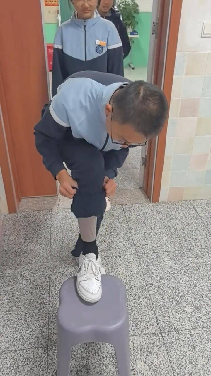 长春一班主任课前让学生排队受检“是否穿秋裤”<strong></p>
<p>抹茶交易所 钱包</strong>,网友点赞:以后你会感谢老师