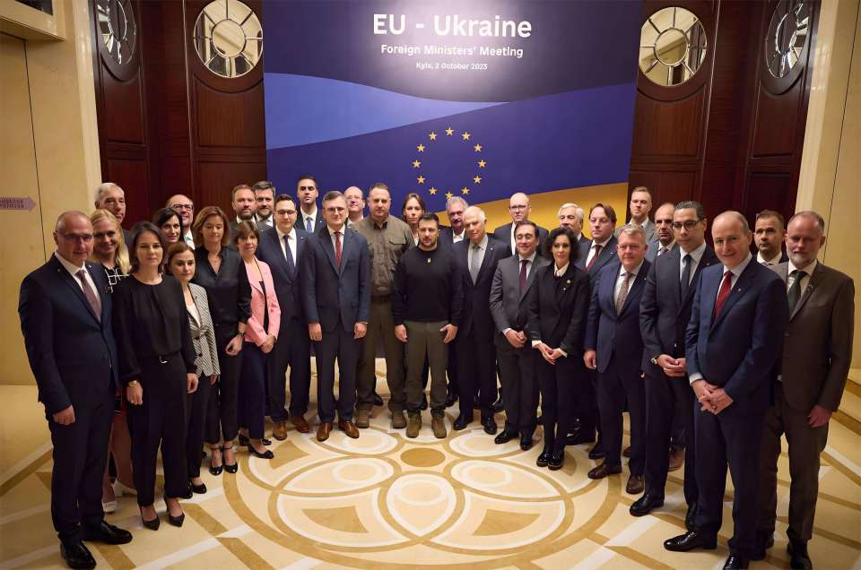 泽连斯基希望结束冲突<strong></p>
<p>东方雨虹股票</strong>,但俄军攻势依旧持续