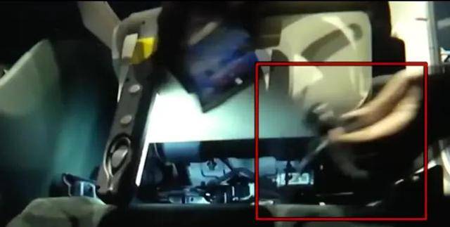 男子花30多万买了辆小米YU7 Pro<strong></p>
<p>东方雨虹股票</strong>,主驾下方出现不知名零件!