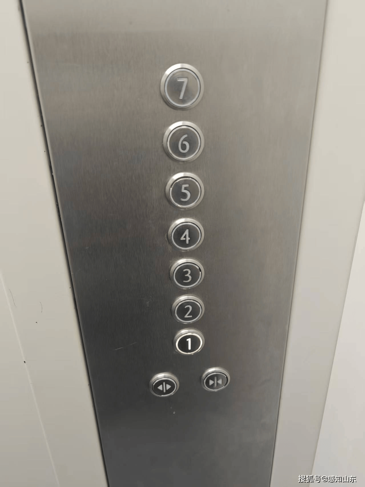 山东东营市一镇政府大楼过于“气派”被质疑超标准<strong></p>
<p>股票在线看盘</strong>,镇政府回应:非自建,只租7层