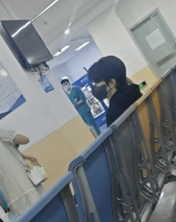 知名东北籍演员发生意外<strong></p>
<p>股票在线看盘</strong>，剧组已送医