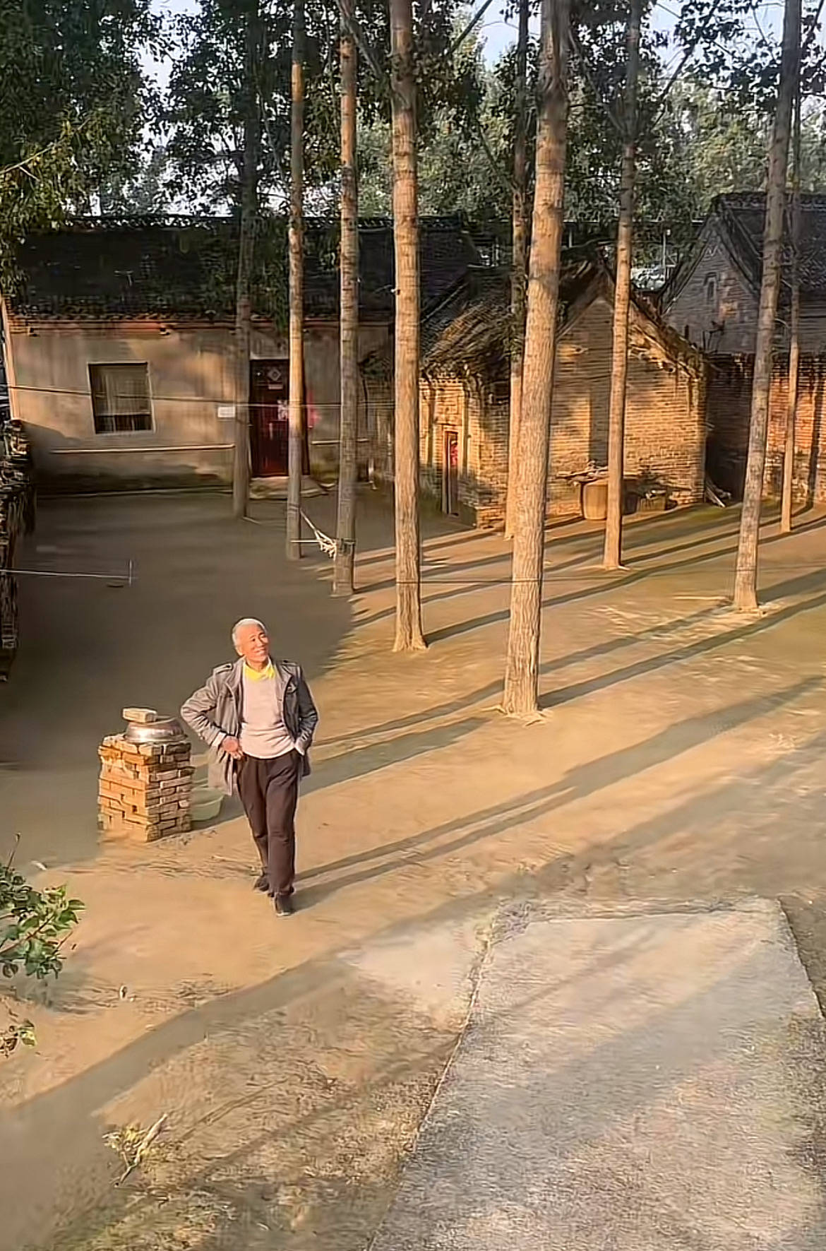 河南一大爷的院子因干净成网红打卡地<strong></p>
<p>股票在线看盘</strong>,网友:像极了小时候家的样子,想拖鞋光脚丫子走