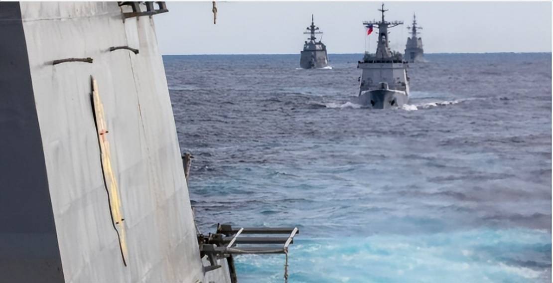 黄岩岛突现一道神秘白线<strong></p>
<p>股票在线看盘</strong>,菲看到卫星图像顿感不妙,中方的不寻常举动,让菲律宾绷不住