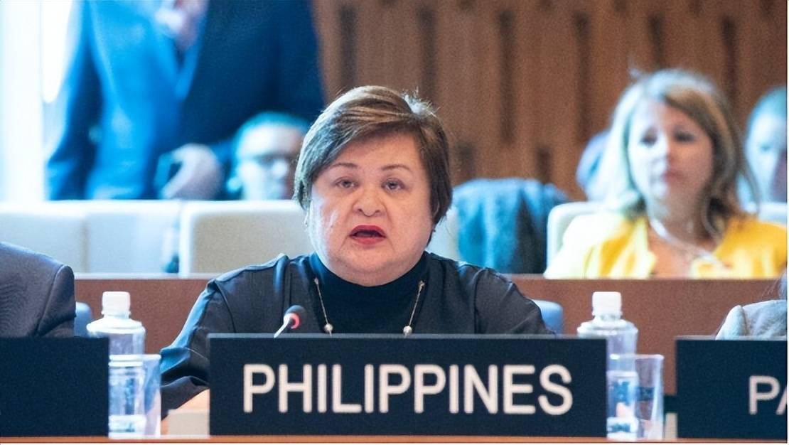 黄岩岛突现一道神秘白线<strong></p>
<p>股票在线看盘</strong>,菲看到卫星图像顿感不妙,中方的不寻常举动,让菲律宾绷不住