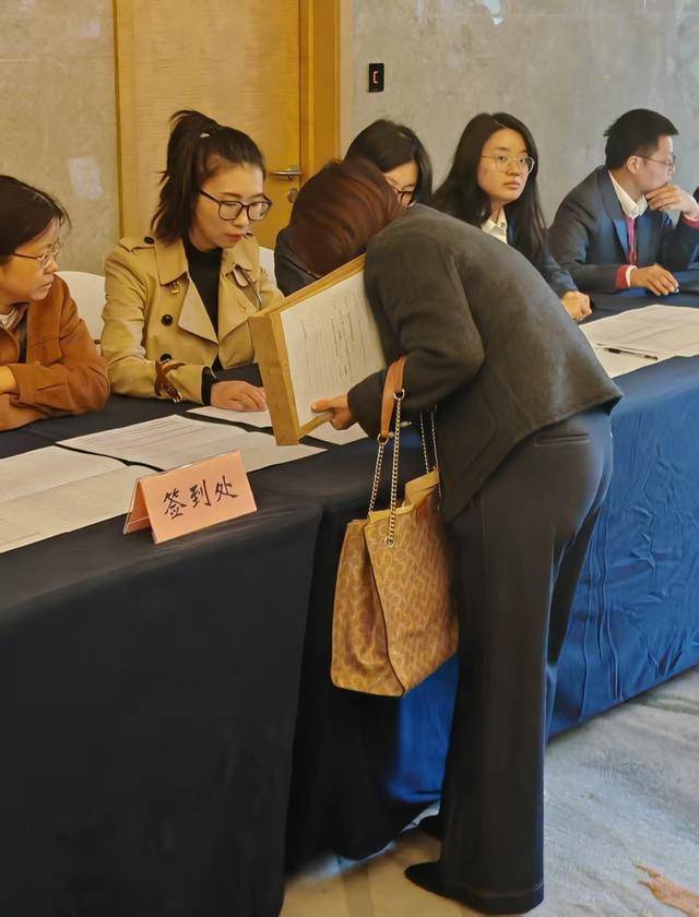 一财直击第十一批国家药品集采开标<strong></p>
<p>中国中车股票</strong>，今年有哪些新变化？