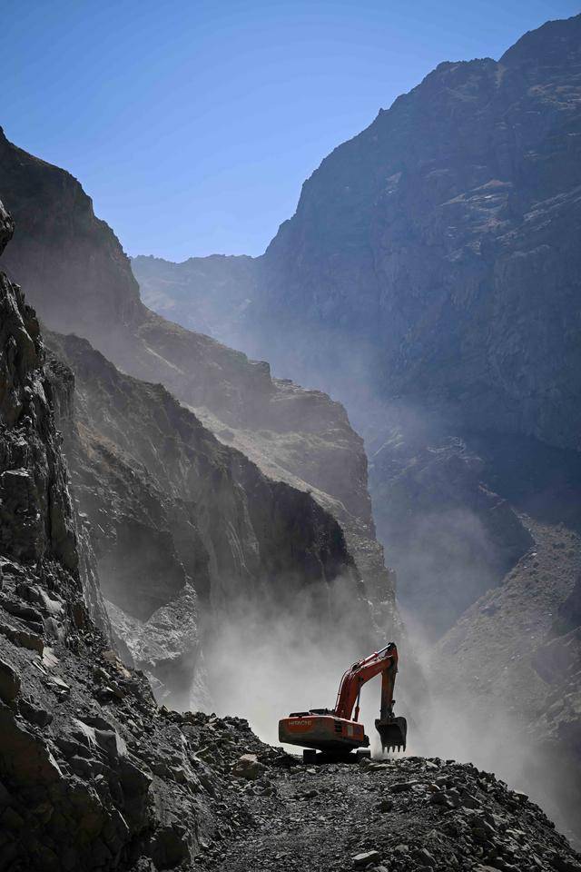 青年说 | 到中亚<strong></p>
<p>同仁堂股票</strong>，奔赴一场激动人心的“探秘”