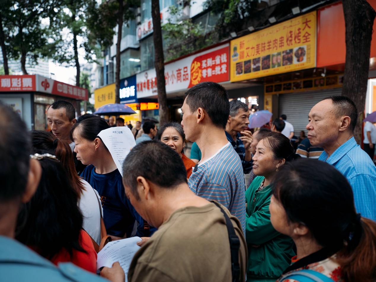 <strong></p>
<p>同仁堂股票</strong>他们挤在8元一晚的旅店 几百人抢一个活