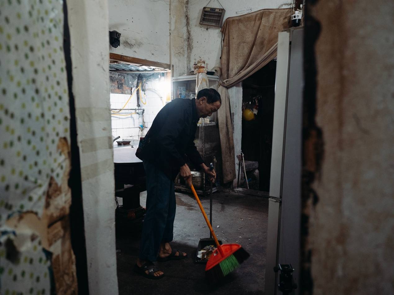 <strong></p>
<p>同仁堂股票</strong>他们挤在8元一晚的旅店 几百人抢一个活