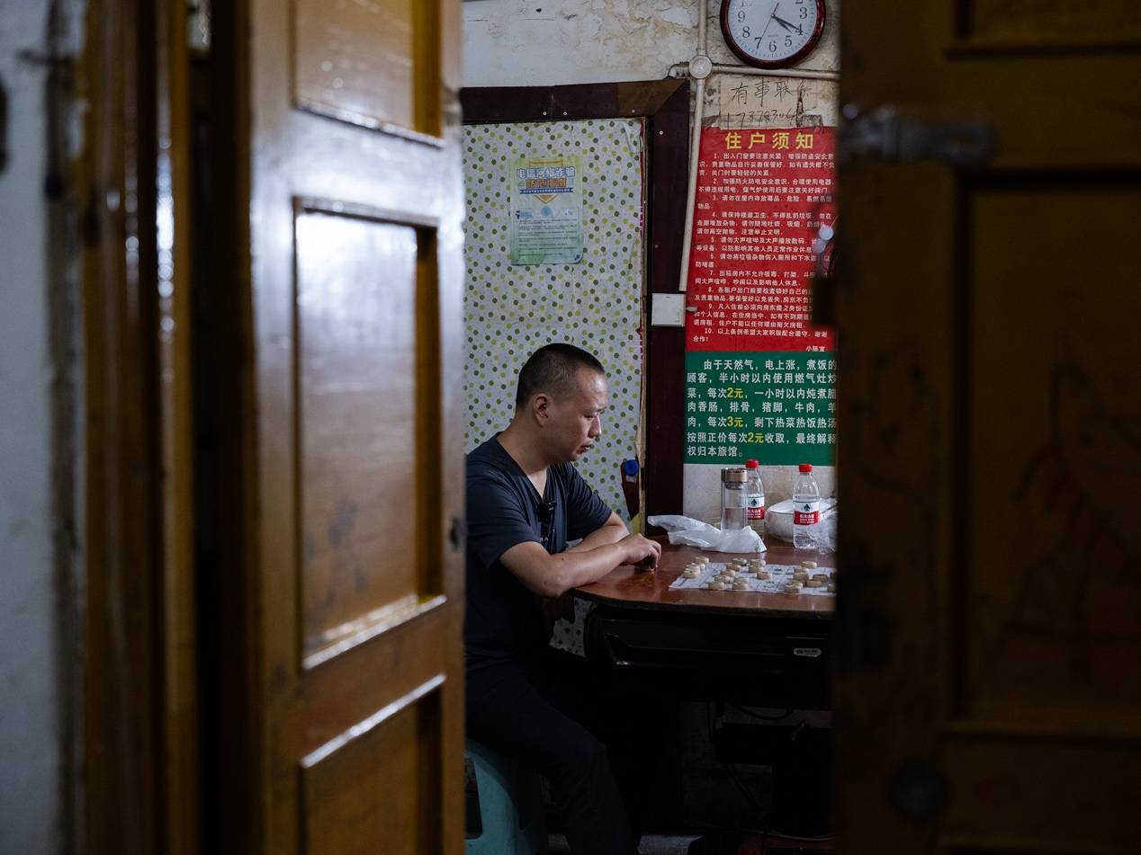 <strong></p>
<p>同仁堂股票</strong>他们挤在8元一晚的旅店 几百人抢一个活