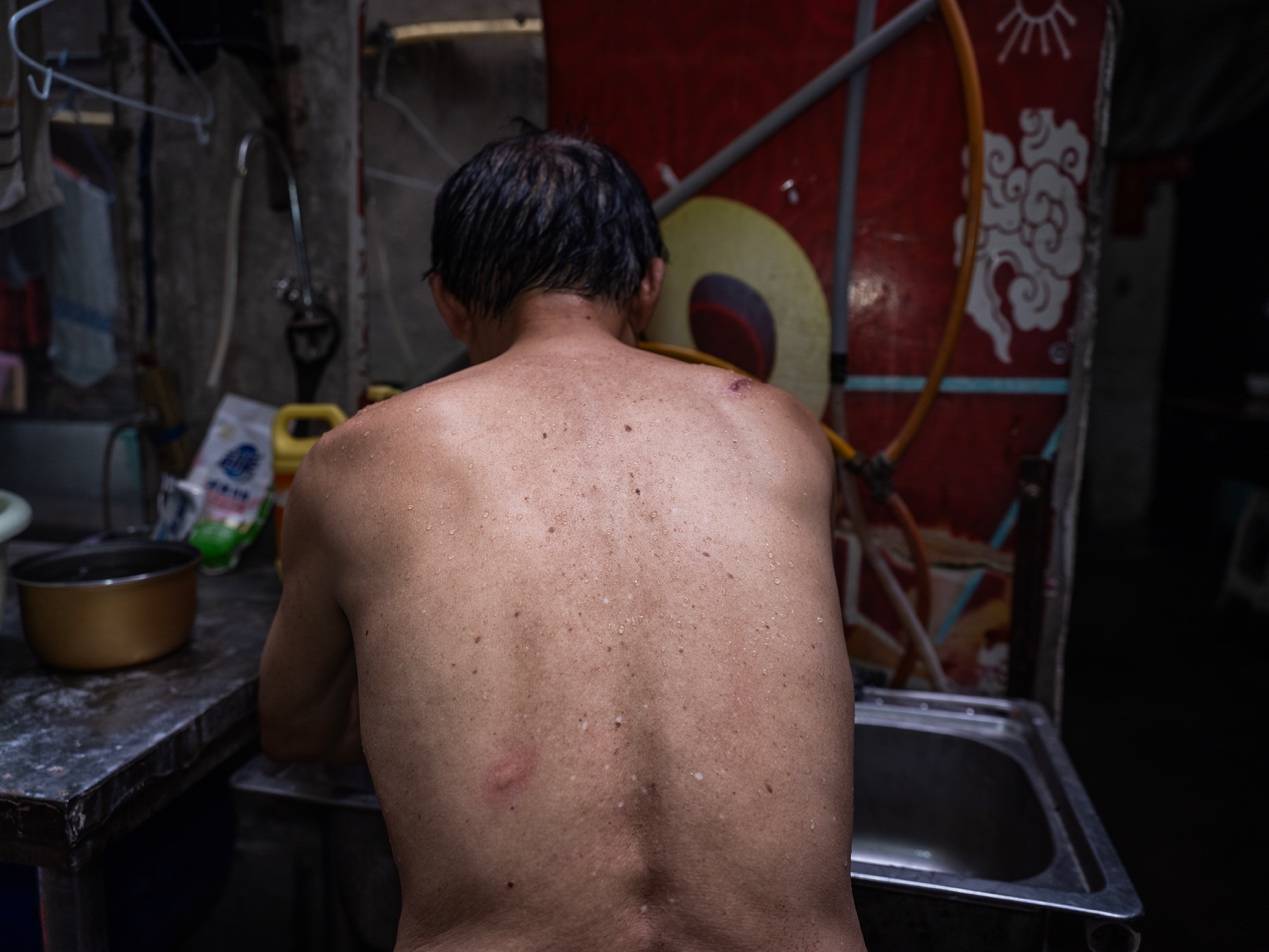 <strong></p>
<p>同仁堂股票</strong>他们挤在8元一晚的旅店 几百人抢一个活