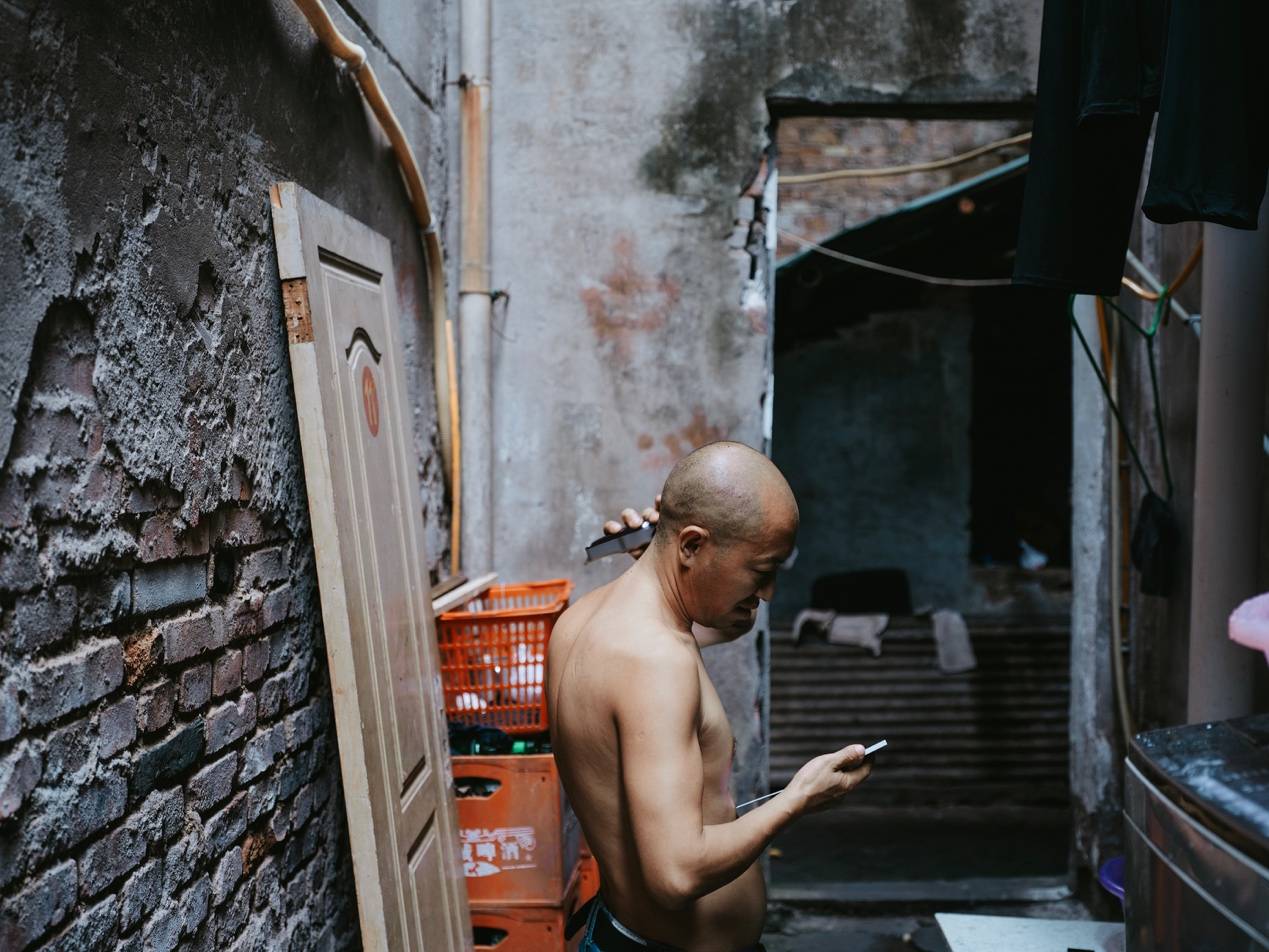 <strong></p>
<p>同仁堂股票</strong>他们挤在8元一晚的旅店 几百人抢一个活