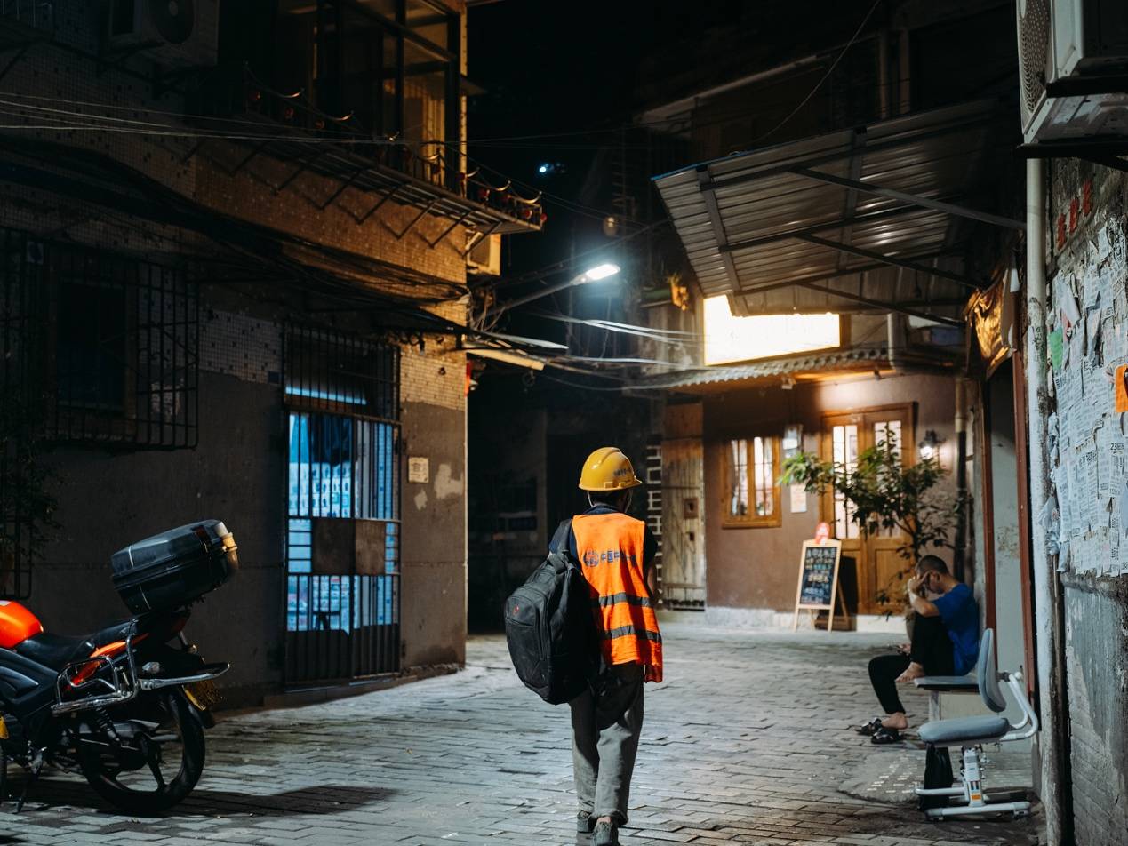 <strong></p>
<p>同仁堂股票</strong>他们挤在8元一晚的旅店 几百人抢一个活