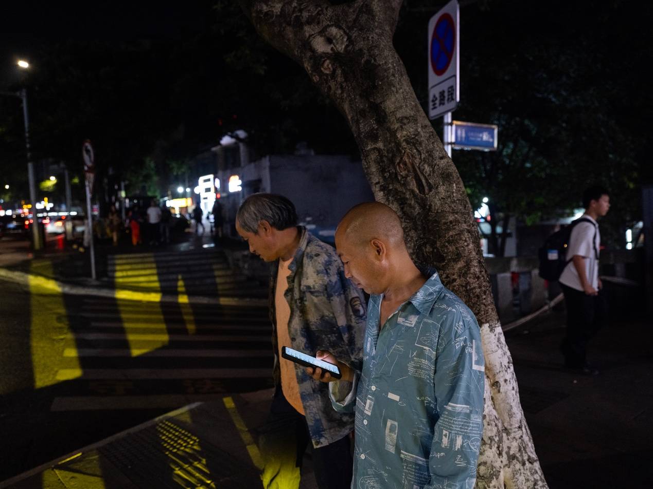 <strong></p>
<p>同仁堂股票</strong>他们挤在8元一晚的旅店 几百人抢一个活