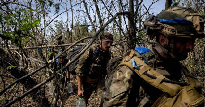 红军城大势已去<strong></p>
<p>恒生电子股票</strong>,乌军士兵倒戈投俄后,公开宣布泽连斯基才是乌克兰的敌人