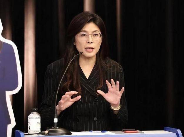 两岸和平统一还远吗?登机赴京前<strong></p>
<p>恒生电子股票</strong>,郑丽文公布人事名单,朱立伦回应特殊,不准打破惯例!