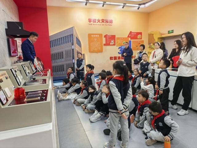 “泉民消防<strong></p>
<p>恒生电子股票</strong>，生命至上”山东师范大学附属小学2024级7班雏鹰小队活动举行