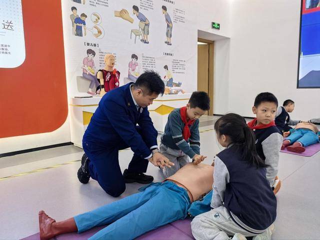 “泉民消防<strong></p>
<p>恒生电子股票</strong>，生命至上”山东师范大学附属小学2024级7班雏鹰小队活动举行