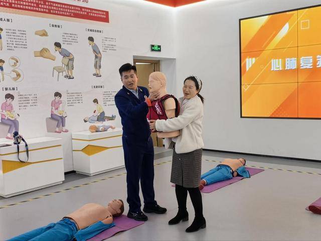 “泉民消防<strong></p>
<p>恒生电子股票</strong>，生命至上”山东师范大学附属小学2024级7班雏鹰小队活动举行