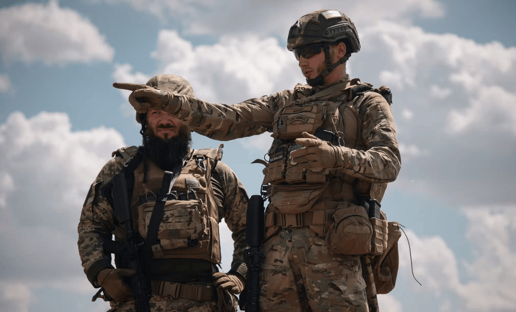 俄军逆天打法根本防不住!俄乌爆发矿井血战<strong></p>
<p>指南针股票</strong>,普京连夜宣布大消息