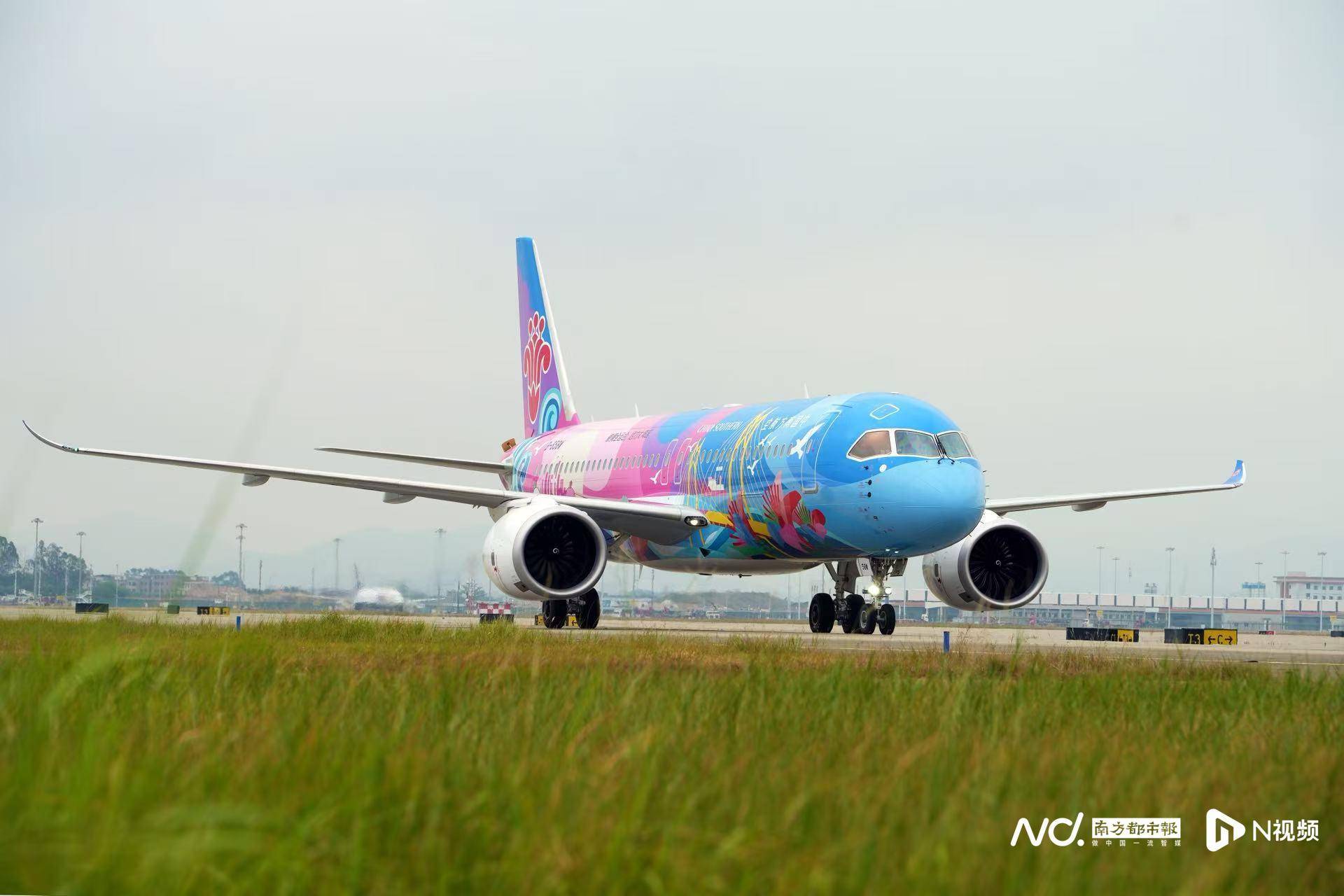 广州白云机场起飞<strong></p>
<p>中国中铁股票</strong>!国内首架C919全运会主题彩绘机首航