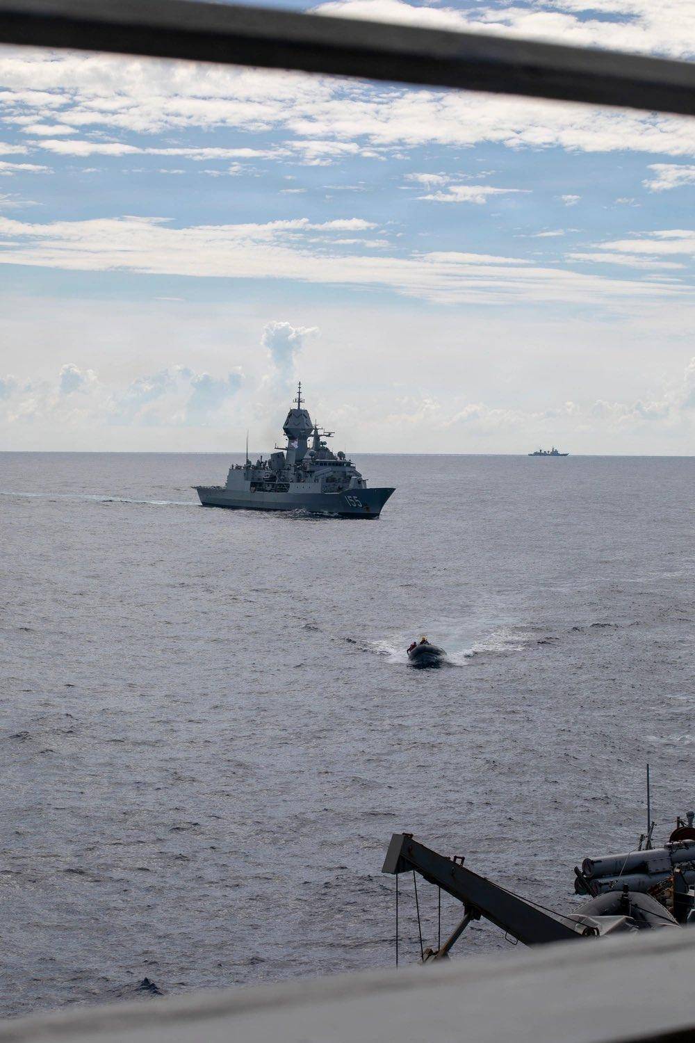 美军再度遭遇耻辱时刻:中国海军6艘战舰包围<strong></p>
<p>吉视传媒股票</strong>,815舰插入南海演习