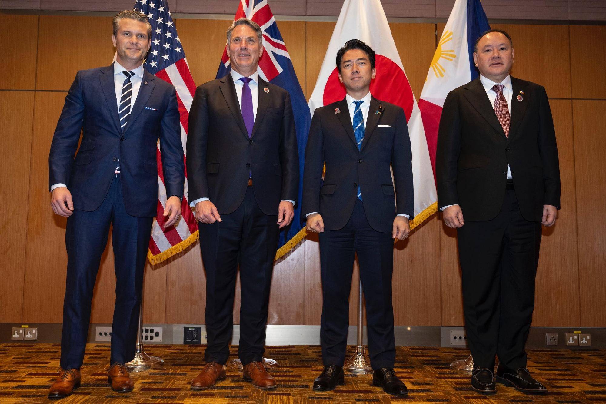 美军再度遭遇耻辱时刻:中国海军6艘战舰包围<strong></p>
<p>吉视传媒股票</strong>,815舰插入南海演习