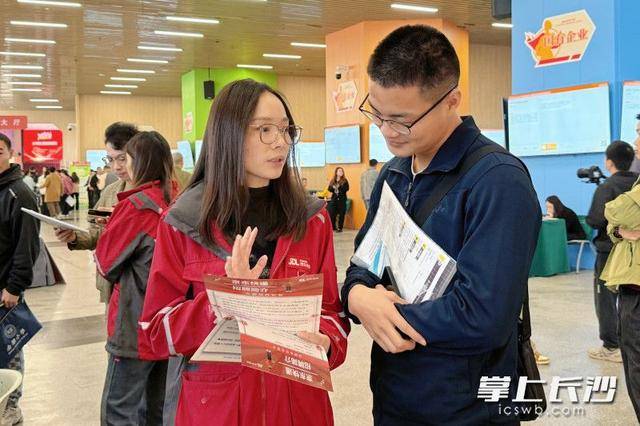 700余名退役军人及军属长沙求职<strong></p>
<p>吉视传媒股票</strong>,165人达成意向