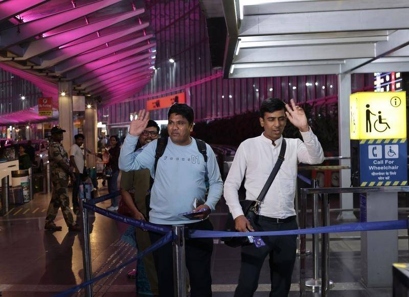 李显龙称中国已老印度尚年轻<strong></p>
<p>吉视传媒股票</strong>,未来能赶超!藏着新加坡在中美印之间的战略卡位,印度有发展陷阱