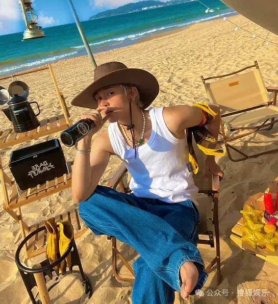 第三段婚姻亮红灯<strong></p>
<p>小商品城股票</strong>?他不会又要离婚了吧......