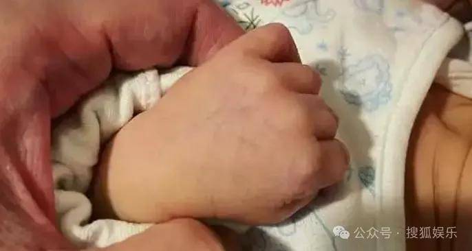 第三段婚姻亮红灯<strong></p>
<p>小商品城股票</strong>?他不会又要离婚了吧......