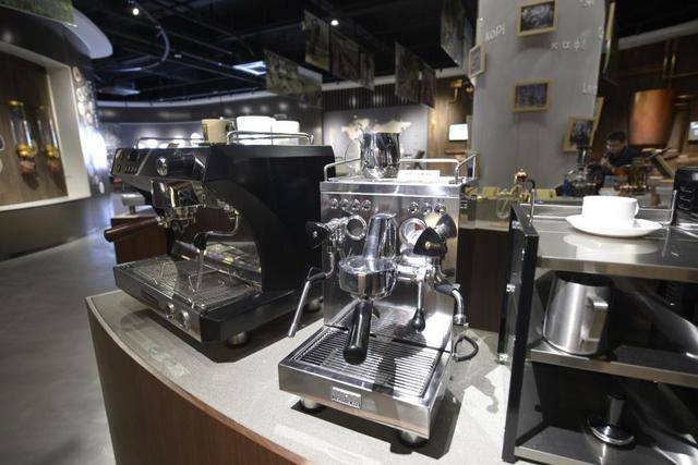 四中全会精神在基层丨记者手记:不产一粒生豆<strong></p>
<p>小商品城股票</strong>,昆山何以打造千亿元级咖啡产业?