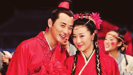 考古|苗圃被称内娱无代餐!巅峰期隐退嫁大19岁富商<strong></p>
<p>小商品城股票</strong>,如今儿女双全成人生赢家