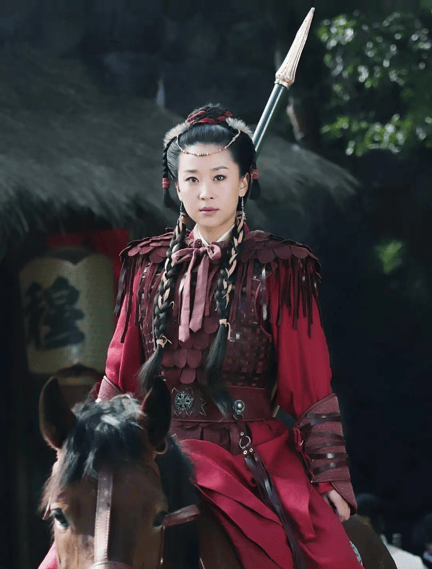 考古|苗圃被称内娱无代餐!巅峰期隐退嫁大19岁富商<strong></p>
<p>小商品城股票</strong>,如今儿女双全成人生赢家