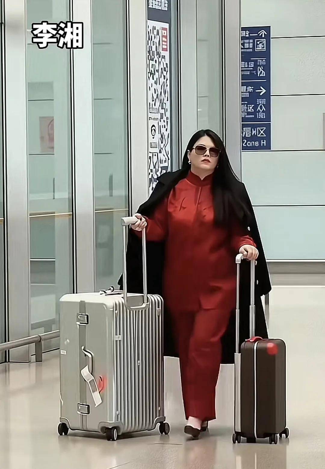 李湘气得翻出了瘦瘦的照片……她年轻时确实是仙女啊<strong></p>
<p>小商品城股票</strong>!