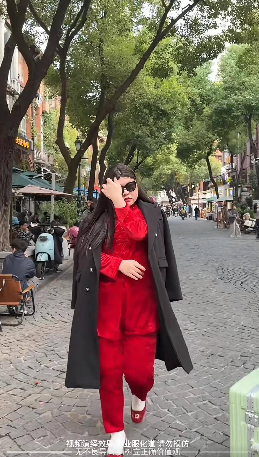 李湘气得翻出了瘦瘦的照片……她年轻时确实是仙女啊<strong></p>
<p>小商品城股票</strong>!