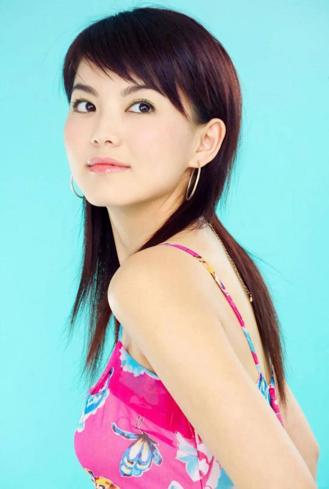 李湘气得翻出了瘦瘦的照片……她年轻时确实是仙女啊<strong></p>
<p>小商品城股票</strong>!