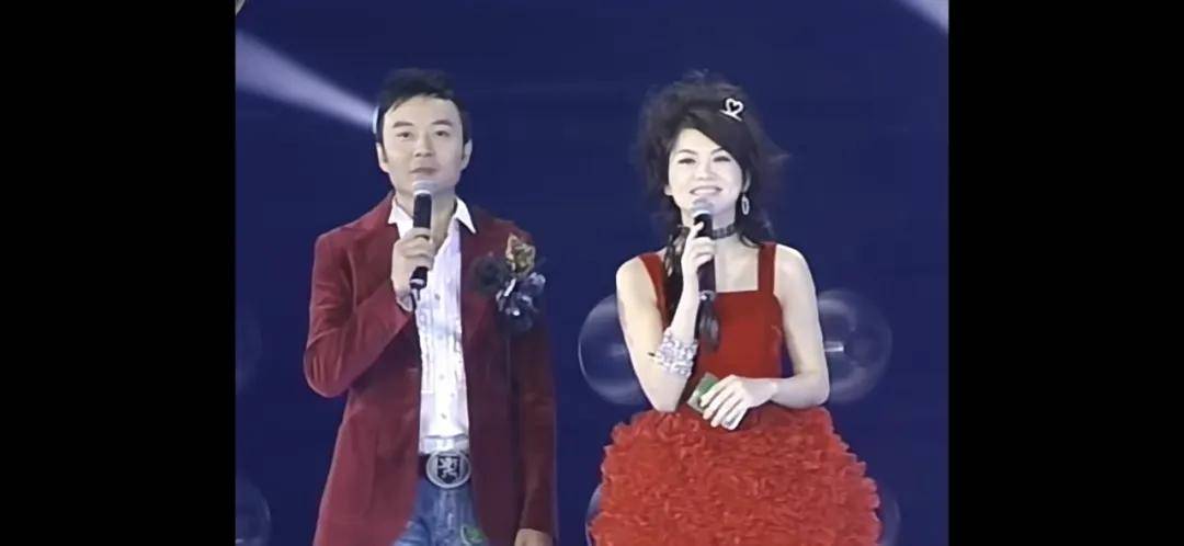 李湘气得翻出了瘦瘦的照片……她年轻时确实是仙女啊<strong></p>
<p>小商品城股票</strong>!