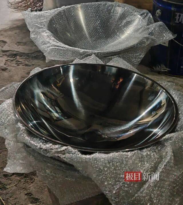 “传家锅”工厂账号粉丝已超260万<strong></p>
<p>小商品城股票</strong>,对话锅厂负责人傅家兄弟:30年老锅依然能用,证明当年造锅选择是对的