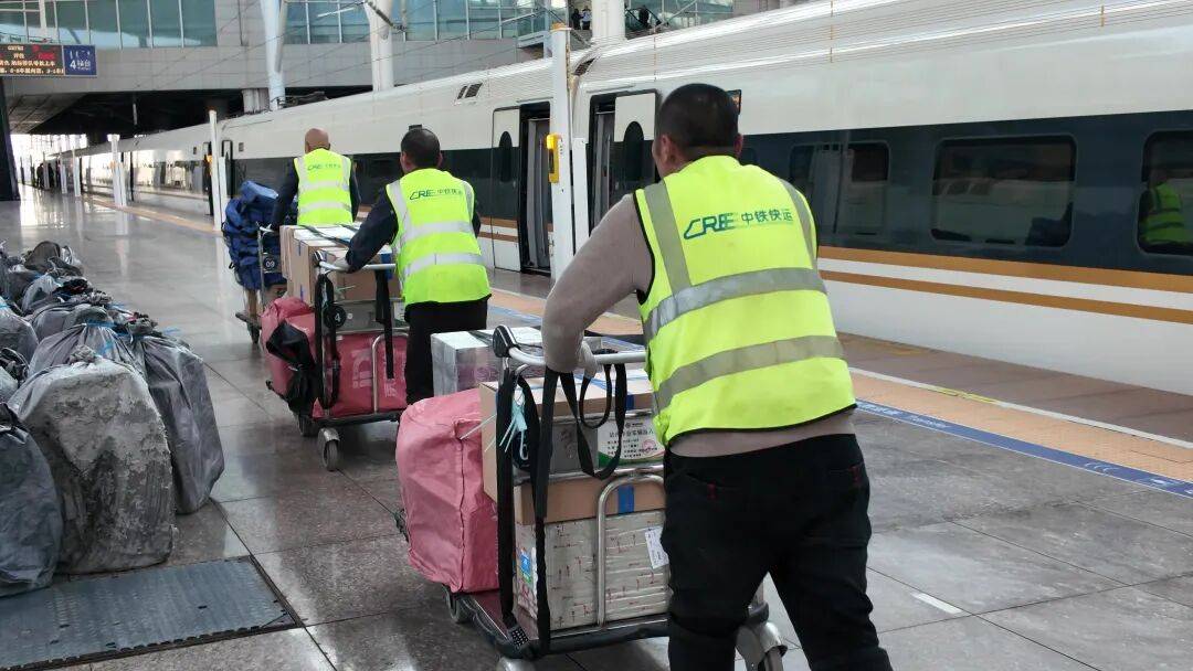 朝发午至！“多亏高铁<strong></p>
<p>锦龙股份股票</strong>，牛羊肉根本不愁卖！”