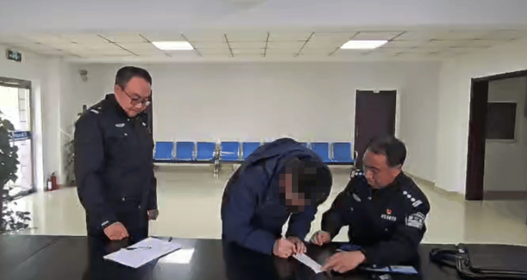 8人穿“警服”为婚礼开路?后续来了<strong></p>
<p>兴业银行股票</strong>!